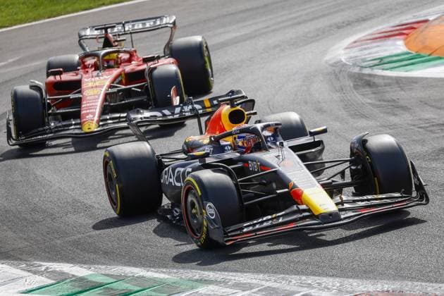 MONZA - Charles Leclerc (Ferrari), Max Verstappen (Red Bull Racing) (l-r) in action during the Italian Grand Prix at the Autodromo Nazionale Monza circuit on September 3, 2023 in Monza, Italy. ANP SEM VAN DER WAL Race 2023 2024 xVIxANPxSportx xxANPxIVx 477139633 originalFilename: 477139633.jpg