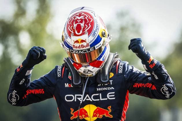 MONZA - Max Verstappen celebrates his win after the Italian Grand Prix at the Autodromo Nazionale Monza circuit on September 3, 2023 in Monza, Italy. With his tenth victory, he is the official record holder for most consecutive victories. ANP SEM VAN DER WAL Race 2023 2024 xVIxANPxSportx xxANPxIVx 477148980 originalFilename: 477148980.jpg