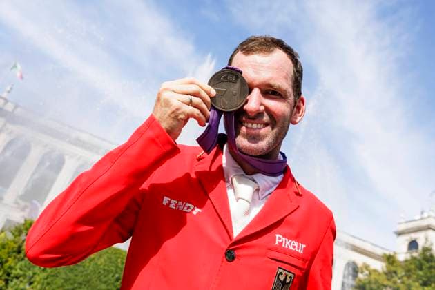 Bilder des Jahres 2023, Sport 09 September Bilder des Jahres 2023, Sport 09 September Sport Bilder des Tages MILANO - FEI Jumping European Championship, EM, Europameisterschaft 2023, MILANO - FEI Jumping European Championship 2023 WEISHAUPT Philipp (GER) Impression am Rande FEI Jumping European Championship Individual Final - Round B Milano, Mailand, Ippodromo Snai San Siro 03. September 2023 - *** MILANO FEI Jumping European Championship 2023, MILANO FEI Jumping European Championship 2023 WEISHAUPT Philipp GER Impression on the sidelines FEI Jumping European Championship Individual Final Round B Milano, Milano, Ippodromo Snai San Siro 03 September 2023