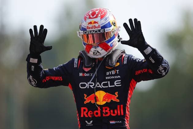 VERSTAPPEN Max (ned), Red Bull Racing RB19, portrait during the 2023 Formula 1 Pirelli Grand Premio d™Italia Grand Prix, 14th round of the 2023 Formula One World Championship, WM, Weltmeisterschaft from September 1 to 3, 2023 on the Autodromo Nazionale di Monza, in Monza, Italy - F1 - ITALIAN GRAND PRIX 2023 - RACE DPPI Panoramic  EAR39323