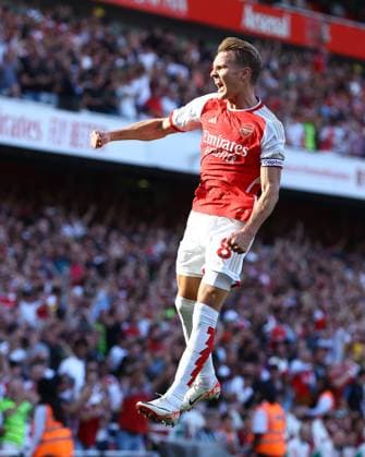 Sport Bilder des Tages Mandatory Credit: Photo by Kieran McManus Shutterstock (14074748at) Martin Ødegaard of Arsenal celebrates scoring a goal to make it 1-1 Arsenal v Manchester United, ManU Premier League, Football, Emirates Stadium, London, UK - 03 Sep 2023 EDITORIAL USE ONLY No use with unauthorised audio, video, data, fixture lists, club league logos or live services. Online in-match use limited to 120 images, no video emulation. No use in betting, games or single club league player publications. Arsenal v Manchester United, Premier League, Football, Emirates Stadium, London, UK - 03 Sep 2023 EDITORIAL USE ONLY No use with unauthorised audio, video, data, fixture lists, club league logos or live services. Online in-match use limited to 120 images, no video emulation. No use in betting, games or single club league player publications.  Copyright: xKieranxMcManus Shutterstockx 14074748at
