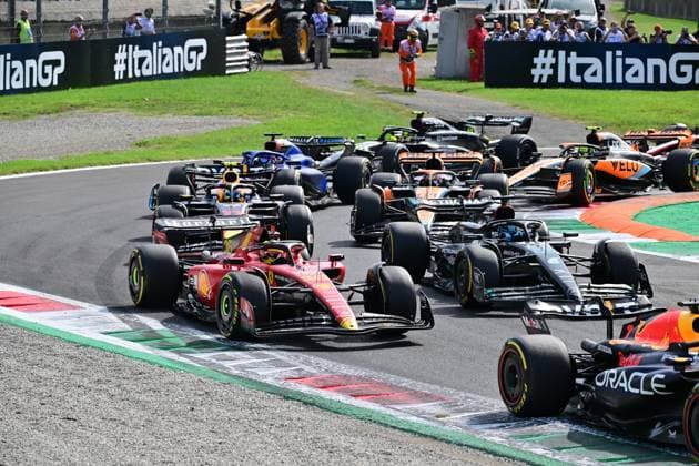 Start, 16 Charles Leclerc (MCO, Scuderia Ferrari), 63 George Russell (GBR, Mercedes-AMG Petronas F1 Team), 11 Sergio Perez (MEX, Oracle Red Bull Racing), F1 Grand Prix of Italy at Autodromo Nazionale Monza on September 3, 2023 in Monza, Italy. (Photo by HOCH ZWEI) Monza Italy