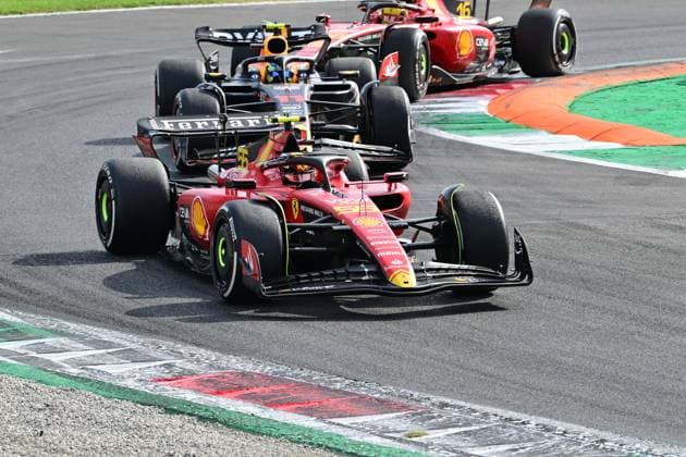 55 Carlos Sainz (ESP, Scuderia Ferrari), 11 Sergio Perez (MEX, Oracle Red Bull Racing), F1 Grand Prix of Italy at Autodromo Nazionale Monza on September 3, 2023 in Monza, Italy. (Photo by HOCH ZWEI) Monza Italy