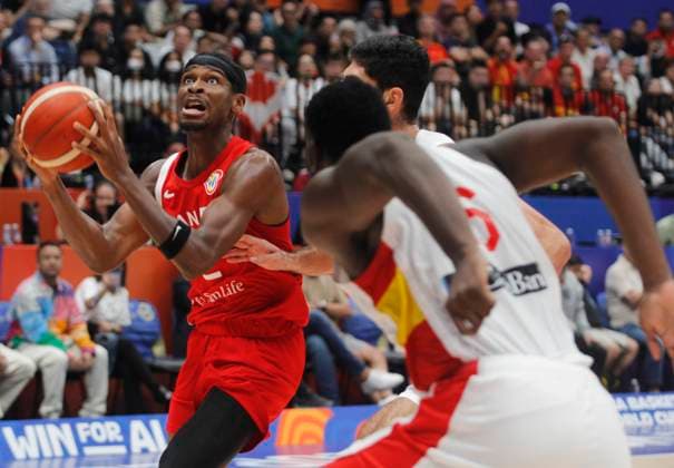 JAKARTA, INDONESIA SEPTEMBER 3: Canada™s Shai Gilgeous-Alexander (L) dribbling a ball on Spain vs Canada game during 2023 FIBA Basketball World Cup in Jakarta, Indonesia on September 3, 2023. The 2023 FIBA Basketball World Cup held on August 25 until September 10, 2023 in Jakarta - Indonesia, Manila - Philipines dan Okinawa Japan. Photo by Yuli Seperi Panoramic BASKET BALL : Espagne vs Canada - FIBA Coupe du monde - Jakarta - 03 09 2023 YuliSeperi Panoramic 