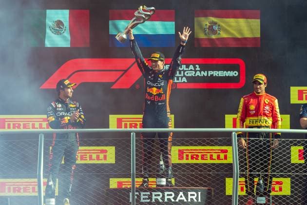 Formel 1 GP Italien Monza. Sonntag, 03.09.2023 Max Verstappen , Sergio Perez und Carlos Sainz auf dem Podium; Formel 1 GP Italien Monza. Sonntag, 03.09.2023 Copyright: xBEAUTIFULxSPORTS Erlhofx