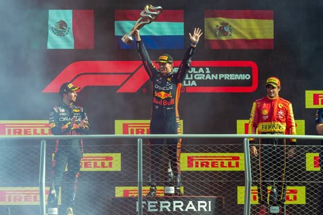 Formel 1 GP Italien Monza. Sonntag, 03.09.2023 Max Verstappen , Sergio Perez und Carlos Sainz auf dem Podium; Formel 1 GP Italien Monza. Sonntag, 03.09.2023 Copyright: xBEAUTIFULxSPORTS Erlhofx