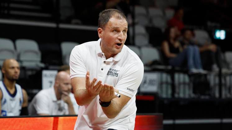 Bild Head-Coach Nikola Markovic (HAKRO Merlins Crailsheim), Anweisungen 03.09.2023, EMS-Cup 2023, Finale: Wuerzburg Baskets - HAKRO Merlins Crailsheim, Deutschland, Nuernberg, Kia Metropol Arena. Copyright: HMBxMedia xHeikoxBecker