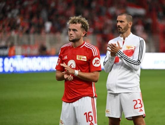 Fussball, Herren, Saison 2023 2024, 1. Bundesliga (3. Spieltag), 1. FC Union Berlin - RB Leipzig (0:3), v. l. Benedict Hollerbach (1. FC Union), Leonardo Bonucci (1. FC Union Berlin), Enttäuschung nach Abpfiff, 03.09.2023, Copyright: xMatthiasxKochx