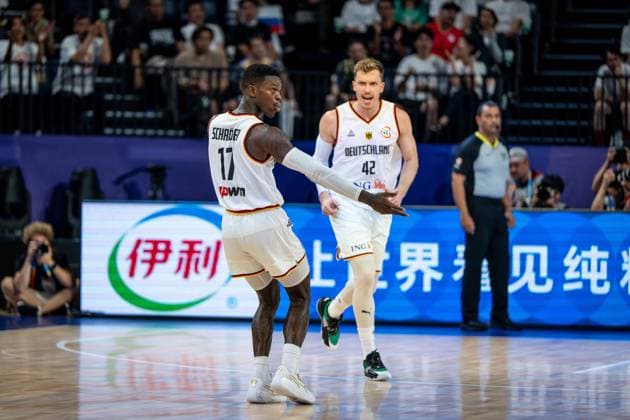 Basketball Okinawa 03.09.2023 FIBA Basketball World Cup 2023 Weltmeisterschaft der Männer Runde 2 Deutschland (GER) - Slowenien (SLO) Dennis Schröder Schroeder (Deutschland, No.17) Schröder Schroder Jubel Freeze
