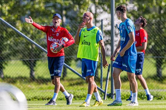 230904 Stale Solbakken, head coach of the Norwegian national football team during a training session on September 4, 2023 in Lillestrom. Photo: Marius Simensen BILDBYRAN COP 238 bbeng football fotball fotboll norge norway practice soccer training trening träning Copyright: MARIUSxSIMENSEN BB230904BB346