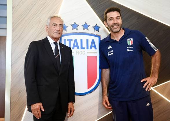 Foto Massimo Paolone LaPresse 4 Settembre 2023 - Firenze, Italia - calcio - Raduno Nazionale Italiana Calcio - Conferenza stampa Capo Delegazione Gianluigi Buffon - Centro Tecnico Coverciano. Nella foto: Gabriele Gravina, Gianluigi Buffon September 4, 2023 Florence, Italy - sport, calcio - Italian National Football Gathering - Head of Delegation press conference, PK, Pressekonferenz Gianluigi Buffon - Coverciano Technical Centre. In the pic: Gabriele Gravina, Gianluigi Buffon  Copyright: xMassimoxPaolone LaPressex