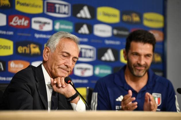 Foto Massimo Paolone LaPresse 4 Settembre 2023 - Firenze, Italia - calcio - Raduno Nazionale Italiana Calcio - Conferenza stampa Capo Delegazione Gianluigi Buffon - Centro Tecnico Coverciano. Nella foto: Gabriele Gravina, Gianluigi Buffon September 4, 2023 Florence, Italy - sport, calcio - Italian National Football Gathering - Head of Delegation press conference, PK, Pressekonferenz Gianluigi Buffon - Coverciano Technical Centre. In the pic: Gabriele Gravina, Gianluigi Buffon  Copyright: xMassimoxPaolone LaPressex