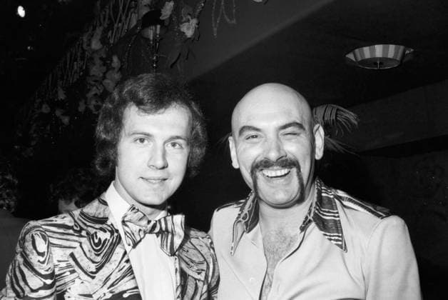 Archivbilder der Woche SPORT KW36 Der deutsche Fußballspieler Franz Beckenbauer (links) beim Deutschen Filmball am 31.03.1975 in München, Deutschland 1970er Jahre. German football player Franz Beckenbauer (left) at the Deutscher Filmball on March 31st 1975 at Munich, Germany 1970s. 24x36swNegVFBH92 Deutscher Filmball München 1975 Copyright: HeinzxBrowers UnitedArchives2008511 the German Football players Franz Beckenbauer left the German Film ball at 31 03 1975 in Munich Germany 1970 Years German Football Player Franz Beckenbauer left AT The German Film ball ON March 31st 1975 AT Munich Germany 1970s German Film ball Munich 1975 Copyright HeinzxBrowers UnitedArchives2008511 0075446055