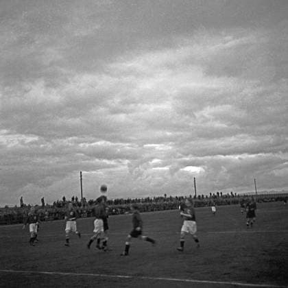 Reise nach Island Auf einer Reise nach Island, hier: Fußballspiel, Island 1930er Jahre. Travelling to Iceland, here: football match, Iceland 1930s., Island Copyright: xUnitedxArchives M-VerlagxBerlin Hansmann MVB_24001518 0200653245