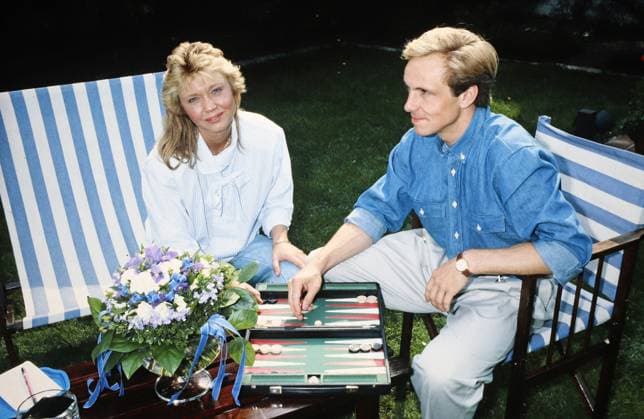 Michael Rummenigge, deutscher Fussballspieler, mit Ehefrau Carolin beim Backgammon, circa 1981. Copyright: HartwigxValdmanis Nur redaktionelle Nutzung. Editorial usage only. VAL_7205000887 0263631159