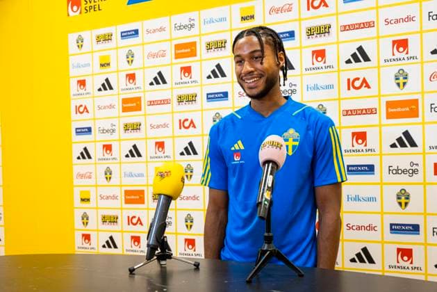 230905 Jens Cajuste of Sweden in the mixed zone after a training session on September 5, 2023 in Stockholm. Photo: Michael Campanella BILDBYRAN COP 313 MC0063 fotboll football soccer fotball em-kval kval UEFA EURO, EM, Europameisterschaft,Fussball Qualifier, EM, Europameisterschaft qualifier träning practice training sverige sweden sverige a bbeng Copyright: MICHAELxCAMPANELLA BB230905MC048
