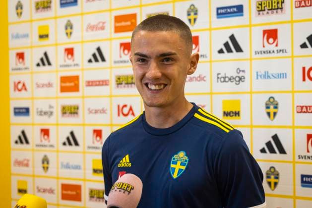 230905 Gustaf Lagerbielke of Sweden in the mixed zone after a training session on September 5, 2023 in Stockholm. Photo: Michael Campanella BILDBYRAN COP 313 MC0063 fotboll football soccer fotball em-kval kval UEFA EURO, EM, Europameisterschaft,Fussball Qualifier, EM, Europameisterschaft qualifier träning practice training sverige sweden sverige a bbeng Copyright: MICHAELxCAMPANELLA BB230905MC059