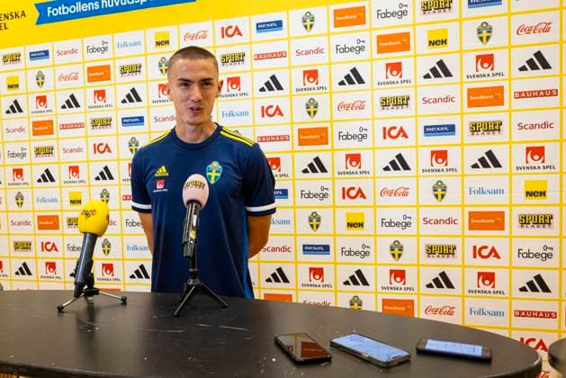 230905 Gustaf Lagerbielke of Sweden in the mixed zone after a training session on September 5, 2023 in Stockholm. Photo: Michael Campanella BILDBYRAN COP 313 MC0063 fotboll football soccer fotball em-kval kval UEFA EURO, EM, Europameisterschaft,Fussball Qualifier, EM, Europameisterschaft qualifier träning practice training sverige sweden sverige a bbeng Copyright: MICHAELxCAMPANELLA BB230905MC060