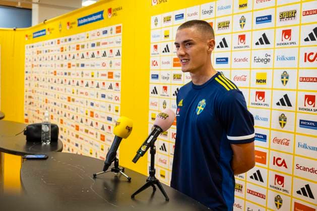230905 Gustaf Lagerbielke of Sweden in the mixed zone after a training session on September 5, 2023 in Stockholm. Photo: Michael Campanella BILDBYRAN COP 313 MC0063 fotboll football soccer fotball em-kval kval UEFA EURO, EM, Europameisterschaft,Fussball Qualifier, EM, Europameisterschaft qualifier träning practice training sverige sweden sverige a bbeng Copyright: MICHAELxCAMPANELLA BB230905MC064