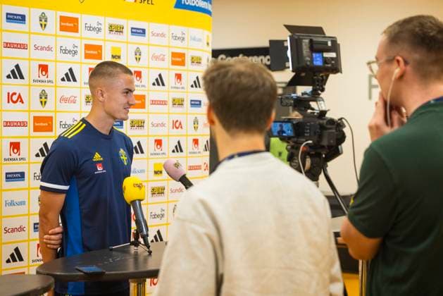 230905 Gustaf Lagerbielke of Sweden in the mixed zone after a training session on September 5, 2023 in Stockholm. Photo: Michael Campanella BILDBYRAN COP 313 MC0063 fotboll football soccer fotball em-kval kval UEFA EURO, EM, Europameisterschaft,Fussball Qualifier, EM, Europameisterschaft qualifier träning practice training sverige sweden sverige a bbeng Copyright: MICHAELxCAMPANELLA BB230905MC065
