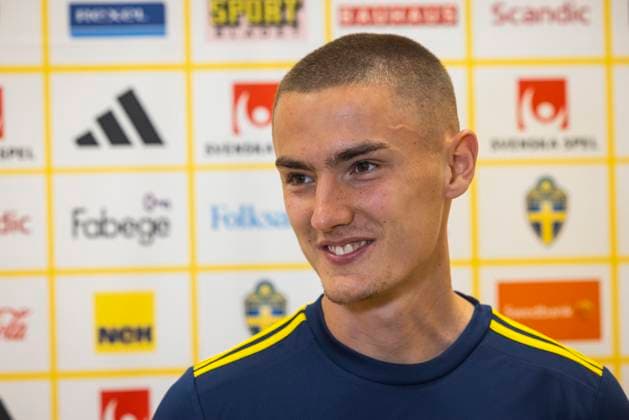 230905 Gustaf Lagerbielke of Sweden in the mixed zone after a training session on September 5, 2023 in Stockholm. Photo: Michael Campanella BILDBYRAN COP 313 MC0063 fotboll football soccer fotball em-kval kval UEFA EURO, EM, Europameisterschaft,Fussball Qualifier, EM, Europameisterschaft qualifier träning practice training sverige sweden sverige a bbeng Copyright: MICHAELxCAMPANELLA BB230905MC069