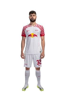 Achtung: Redaktionelle Nutzung honorarfrei - Attention: Free of charge for editorial use - Josko Gvardiol RB Leipzig Porträttermin Saison 2023 2024, Herren, 1.BL, RB Leipzig, Porträt, Vorstellung, Präsentation, Pressetermin, Fußball, GER, RedBull, Red Bull, RBL; Shooting, Studio, Studioshooting, Freisteller, xptt