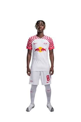 Achtung: Redaktionelle Nutzung honorarfrei - Attention: Free of charge for editorial use - Amadou Haidara RB Leipzig Porträttermin Saison 2023 2024, Herren, 1.BL, RB Leipzig, Porträt, Vorstellung, Präsentation, Pressetermin, Fußball, GER, RedBull, Red Bull, RBL; Shooting, Studio, Studioshooting, Freisteller, xptt