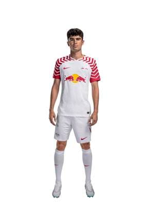 Achtung: Redaktionelle Nutzung honorarfrei - Attention: Free of charge for editorial use - Hugo Novoa RB Leipzig Porträttermin Saison 2023 2024, Herren, 1.BL, RB Leipzig, Porträt, Vorstellung, Präsentation, Pressetermin, Fußball, GER, RedBull, Red Bull, RBL; Shooting, Studio, Studioshooting, Freisteller, xptt