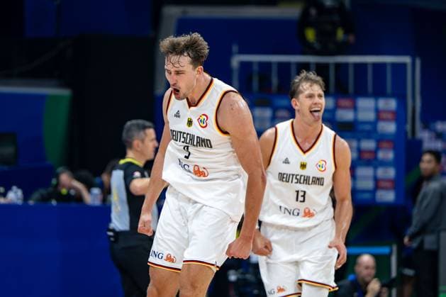 Sport Bilder des Tages Basketball Manila Pasay 06.09.2023 FIBA Basketball World Cup 2023 Weltmeisterschaft der Männer Viertelfinale Deutschland (GER) - Lettland (LAT) Jubel Deutschland Franz Wagner (Deutschland, No.09) Moritz Wagner (Deutschland, No.13)
