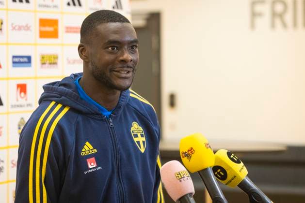 230906 Ken Sema of Sweden in the mixed zone after a training session on September 6, 2023 in Stockholm. Photo: Michael Campanella BILDBYRAN COP 313 MC0064 fotboll football soccer fotball em-kval kval UEFA EURO, EM, Europameisterschaft,Fussball Qualifier, EM, Europameisterschaft qualifier träning practice training sverige sweden sverige a bbeng Copyright: MICHAELxCAMPANELLA BB230906MC073