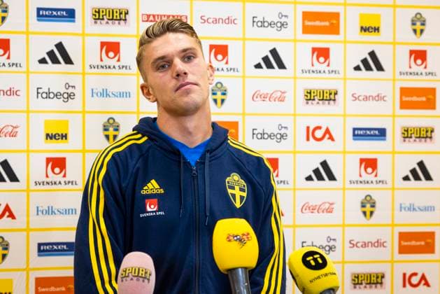 230906 Viktor Gyökeres of Sweden in the mixed zone after a training session on September 6, 2023 in Stockholm. Photo: Michael Campanella BILDBYRAN COP 313 MC0064 fotboll football soccer fotball em-kval kval UEFA EURO, EM, Europameisterschaft,Fussball Qualifier, EM, Europameisterschaft qualifier träning practice training sverige sweden sverige a bbeng Copyright: MICHAELxCAMPANELLA BB230906MC083