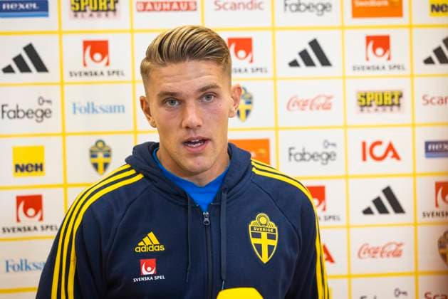 230906 Viktor Gyökeres of Sweden in the mixed zone after a training session on September 6, 2023 in Stockholm. Photo: Michael Campanella BILDBYRAN COP 313 MC0064 fotboll football soccer fotball em-kval kval UEFA EURO, EM, Europameisterschaft,Fussball Qualifier, EM, Europameisterschaft qualifier träning practice training sverige sweden sverige a bbeng Copyright: MICHAELxCAMPANELLA BB230906MC089