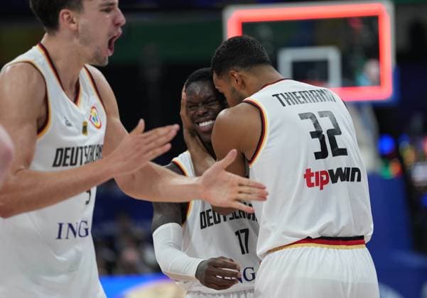 Bilder des Jahres 2023, Sport 09 September Sport Themen der Woche KW36 Sport Bilder des Tages (230906) -- MANILA, Sept. 6, 2023 -- Germany s Dennis Schroder (C) celebrates with Johannes Thiemann (R) after winning the quarterfinal between Germany and Latvia at the 2023 FIBA World Cup in Manila, the Philippines, Sept. 6, 2023. ) (SP)PHILIPPINES-MANILA-BASKETBALL-FIBA WORLD CUP-QUARTERFINAL-GER VS LAT MengxYongmin 