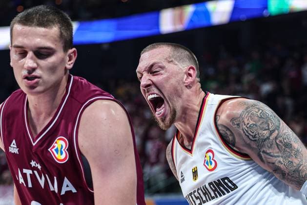 Sport Themen der Woche KW36 Sport Bilder des Tages (230906) -- MANILA, Sept. 6, 2023 -- Germany s Daniel Theis (R) reacts during the quarterfinal between Germany and Latvia at the 2023 FIBA World Cup in Manila, the Philippines, Sept. 6, 2023. ) (SP)PHILIPPINES-MANILA-BASKETBALL-FIBA WORLD CUP-QUARTERFINAL-GER VS LAT WuxZhuang 