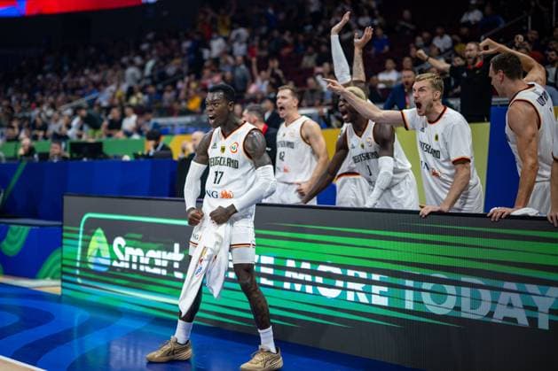 Basketball Manila Pasay 06.09.2023 FIBA Basketball World Cup 2023 Weltmeisterschaft der Männer Viertelfinale Deutschland (GER) - Lettland (LAT) Jubel Deutschland Dennis Schröder Schroeder (Deutschland, No.17) Schröder Schroder Isaac Bonga (Deutschland, No.00) Nils Giffey (Deutschland, No.05) Johannes Voigtmann (Deutschland, No.07)