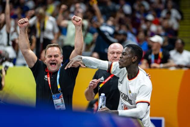 Basketball Manila Pasay 06.09.2023 FIBA Basketball World Cup 2023 Weltmeisterschaft der Männer Viertelfinale Deutschland (GER) - Lettland (LAT) Dennis Schröder Schroeder (Deutschland, No.17) Schröder Schroder Jubel Oliver Pütz Arzt