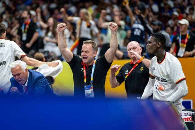 Sport Bilder des Tages Basketball Manila Pasay 06.09.2023 FIBA Basketball World Cup 2023 Weltmeisterschaft der Männer Viertelfinale Deutschland (GER) - Lettland (LAT) Dennis Schröder Schroeder (Deutschland, No.17) Schröder Schroder Jubel Oliver Pütz Arzt