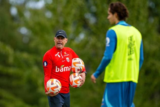 230906 Stale Solbakken, head coach of the Norwegian national football team, and Markus Solbakken during a training session on September 6, 2023 in Lillestrom. Photo: Vegard Grott BILDBYRAN kod VG VG0514 bbeng fotball football soccer fotboll trening träning training practice norge norway *** 230906 Stale Solbakken, head coach of the Norwegian national football team, and Markus Solbakken during a training session on September 6, 2023 in Lillestrom Photo Vegard Grott BILDBYRAN code VG VG0514 bbeng football soccer football soccer football training training practice norge norway  Copyright: VEGARDxGRoTT BB230906VG067
