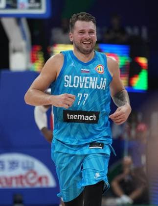 (230906) -- MANILA, Sept. 6, 2023 -- Slovenia s Luka Doncic reacts during the quarterfinal between Canada and Slovenia at the 2023 FIBA World Cup in Manila, the Philippines, Sept. 6, 2023. ) (SP)PHILIPPINES-MANILA-BASKETBALL-FIBA WORLD CUP-QUARTERFINAL-CAN VS SLO MengxYongmin 