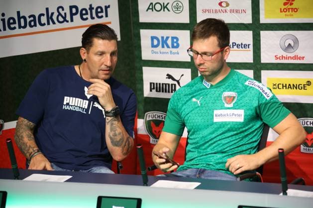 DEU, DHB, 1.HBL, Fuechse Berlin vs. SC Magdeburg, 06.09.2023, Max-Schmeling-Halle, Berlin, DEU, DHB, 1.HBL, Fuechse Berlin vs. SC Magdeburg, im Bild Vorstand Stefan Kretzschmar (Fuechse Berlin), Cheftrainer Jaron Siewert (Fuechse Berlin) Foto: Juergen Engler nordphoto GmbH