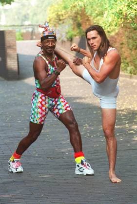POWER RANGER MEETS MOTIVATOR GMTV s Mr Motivator met his match recently when the White Power Ranger came to town. Jason Frank, who plays the White Ranger in the number one children s show Might Morphin Power Rangers , challenges Mr Motivator to a tou POWER RANGER MEETS MOTIVATOR GMTV s Mr Motivator met his match recently when the White Power Ranger came to town. Jason Frank, who plays the White Ranger in the number one children s show Might Morphin Power Rangers , challenges Mr Motivator to a tough workout during the current UK tour of the Power Rangers live action tour. Photo shows: MR MOTIVATOR (Derrick Evans). GMTV Fitness Instructor. With Right) JASON FRANK. Alias Tommy the White Ranger . COMPULSORY CREDIT: Talking Photoshot Photo UDW 010440 A-10 13.10.1995, Credit:Photoshot Avalon United Kingdom  Copyright: xPhotoshotx xAvalonx 0504044584