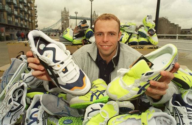 DEAN MACEY British Decathlete World Championship, WM, Weltmeisterschaft Silver Medalist) Seen announcing his new sponsorship deal with Asics. COMPULSORY CREDIT: UPPA Photoshot Photo UIW 016890 A-21 07.12.1999 DEAN MACEY British Decathlete (World Championship Silver Medalist) Seen announcing his new sponsorship deal with Asics. COMPULSORY CREDIT: Talking Photoshot Photo UIW 016890 A-21 07.12.1999, Credit:Photoshot Avalon United Kingdom  Copyright: xPhotoshotx xAvalonx 0504168568