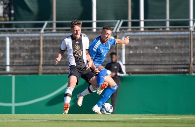 Fussball, U20, Saison 2023 24, Elite League U20 (1. Spieltag), Deutschland U20 - Italien U20 in Berlin, v. l. Marius Wörl (U20 Deutschland), Alessandro Pio Riccio (U20 Italien), 07.09. 2023, Copyright: xSebastianxRäppold MatthiasxKochx