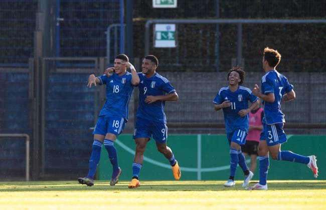 Fussball, U20, Saison 2023 24, Elite League U20 (1. Spieltag), Deutschland U20 - Italien U20 in Berlin, v. l. Cristian Volpato (U20 Italien), Daniele Montevago (U20 Italien), Luca Warrick Daeovie Koleosho (U20 Italien), Iacopo Regonesi (U20 Italien), Jubel nach Tor zum 1:1, 07.09. 2023, Copyright: xSebastianxRäppold MatthiasxKochx