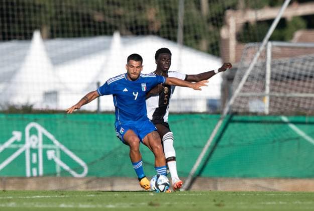 Fussball, U20, Saison 2023 24, Elite League U20 (1. Spieltag), Deutschland U20 - Italien U20 in Berlin, v. l. Daniele Montevago (U20 Italien), Joshua Quarshie (U20 Deutschland), 07.09. 2023, Copyright: xSebastianxRäppold MatthiasxKochx