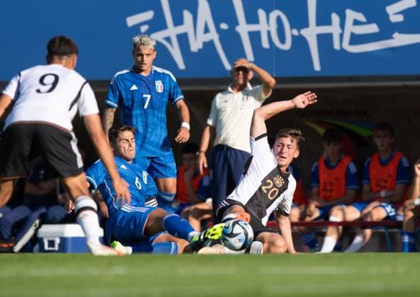 Fussball, U20, Saison 2023 24, Elite League U20 (1. Spieltag), Deutschland U20 - Italien U20 in Berlin, v. l. Stefano Marino (U20 Deutschland), Giacomo Faticanti (U20 Italien), Marius Wörl (U20 Deutschland), 07.09. 2023, Copyright: xSebastianxRäppold MatthiasxKochx