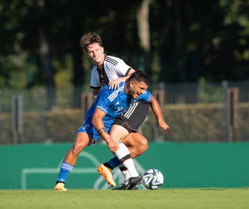 Fussball, U20, Saison 2023 24, Elite League U20 (1. Spieltag), Deutschland U20 - Italien U20 in Berlin, v. l. Tim Oermann (U20 Deutschland), Daniele Montevago (U20 Italien), 07.09. 2023, Copyright: xSebastianxRäppold MatthiasxKochx