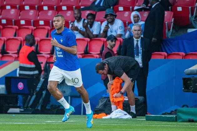 Kylian MbappÃ (Equipe de France) FOOTBALL : France vs Irlande - Euro 2024 - Qualification - JournÃ e 5 - 07 09 2023 BaptisteAutissier Panoramic 