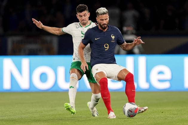 UEFA EURO, EM, Europameisterschaft,Fussball 2024 Qualifying Round Group B, Parc des Princes, Paris, France 7 9 2023 France vs Republic of Ireland Ireland™s John Egan and Olivier Giroud of France John Egan and Olivier Giroud 7 9 2023  Copyright: x INPHO LaszloxGeczox LG_01325
