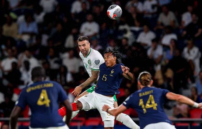 UEFA EURO, EM, Europameisterschaft,Fussball 2024 Qualifying Round Group B, Parc des Princes, Paris, France 7 9 2023 France vs Republic of Ireland Ireland s Shane Duffy and France s Jules Kounde Shane Duffy and Jules Kounde compete for the ball 7 9 2023  Copyright: x INPHO RyanxByrnex RB1_0959